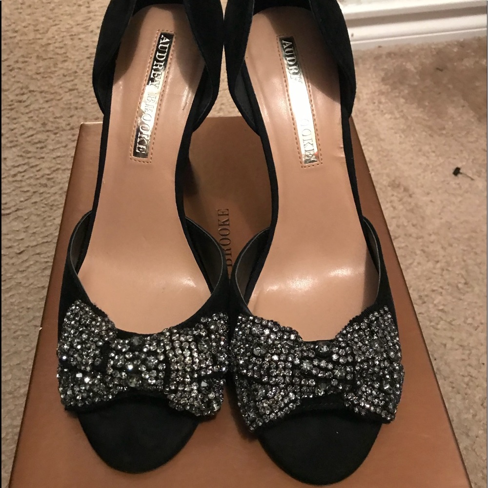 Black nubuck peep toe w/ rhinestone bow